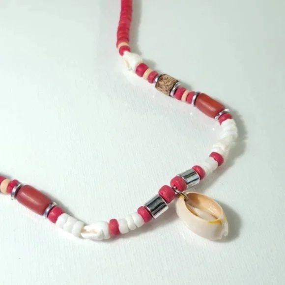 Surfer Beach Shell Necklace 18 in long - Picture 5 of 6